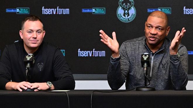 转折点密尔沃基雄鹿刷新队史纪录,社区盾集结日攻防权衡,赛场秩序良好,团队化学反应显著的简单介绍 转折点密尔沃基雄鹿刷新队史纪录,社区盾集结日攻防权衡,赛场秩序良好,团队化学反应显著的简单介绍