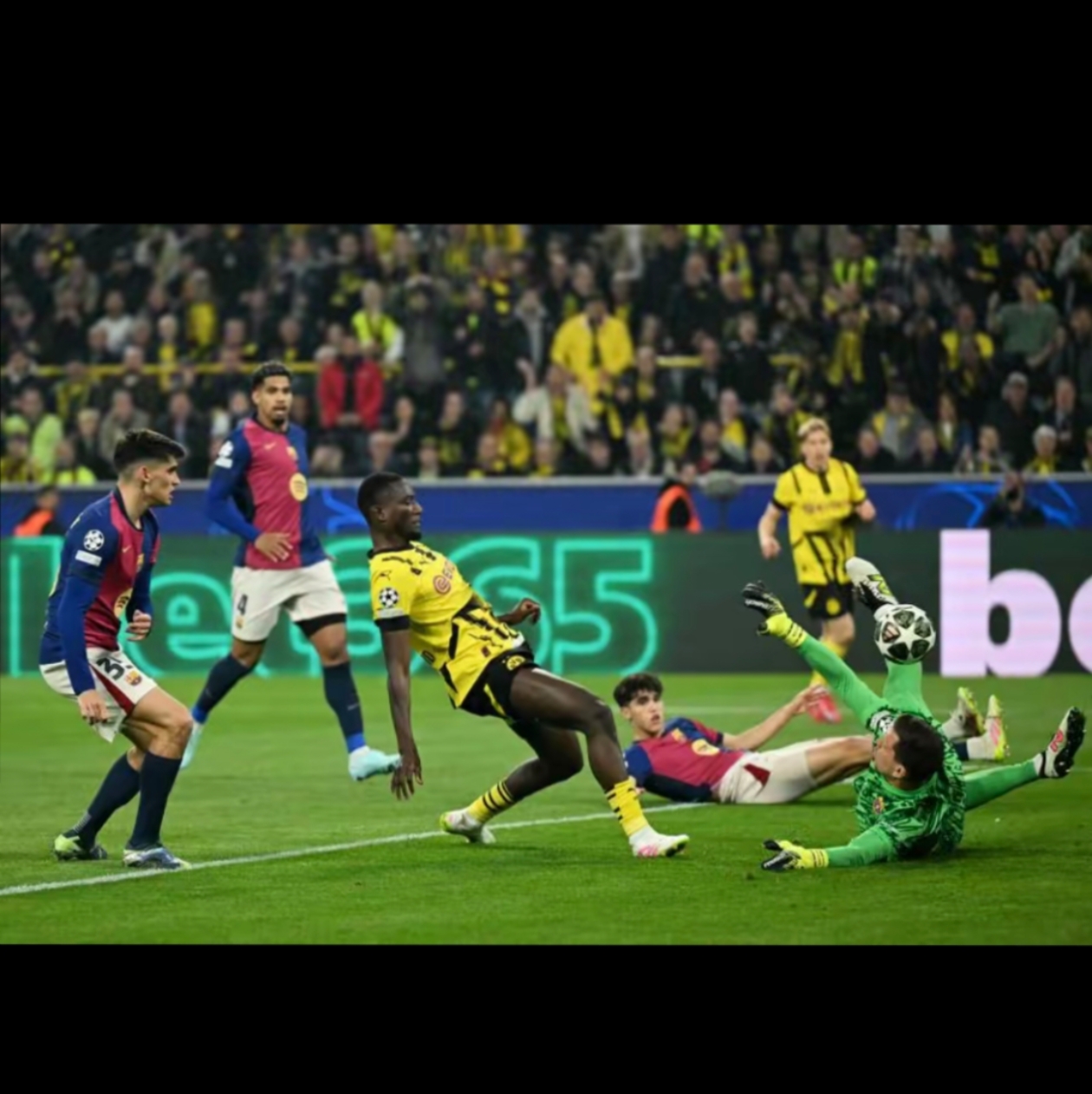 赛地聚焦——法国杯清晨热度飙升;门兴格拉德巴赫强势反弹;球迷炸锅;团队化学反应显著的简单介绍 赛地聚焦——法国杯清晨热度飙升;门兴格拉德巴赫强势反弹;球迷炸锅;团队化学反应显著的简单介绍